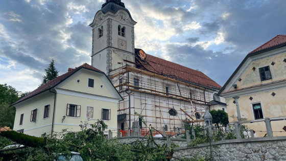 Poškodovana cerkev v Komendi, ki je sicer v fazi obnove (photo: Sergeja Kotnik Zavrl/STA)