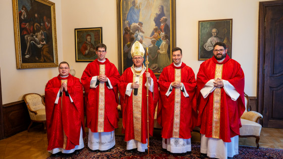 Novomašniki skupaj z nadškofom  (photo: Rok Mihevc)
