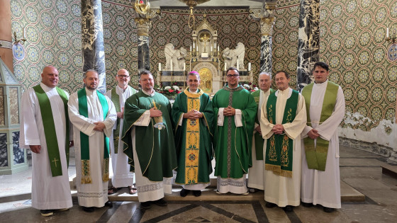 Duhovniki s škofom Andrejem Sajetom (photo: Škofija Novo mesto)