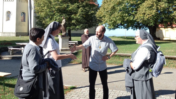 Redovnice in redovniki so se razveselili ponovnega snidenja (photo: s. Meta Potočnik)