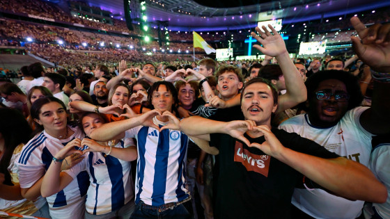 Mladi na stadionu (photo: Matteo Pernaselci / VaticanMedia)