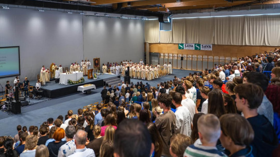 Sveta maša v prenovljeni dvorani (photo: Nadškofija Maribor)
