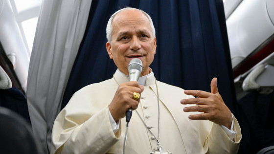 Papež med pogovorom z novinarji na letalu (photo: Matteo Pernaselci/Vatican media)