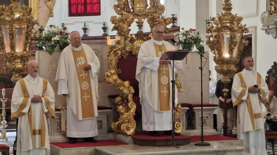 Slovesno somaševanje v koprski stolnici je vodil škof Peter Štumpf, z njim pa so somaševali upokojeni škof Jurij Bizjak in številni duhovniki (photo: Božo Rustja)