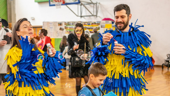 Izvirna maska na Pustni Sobotni iskrici 2026 - družinska avtopralnica z mehurčki (photo: Rok Mihevc)