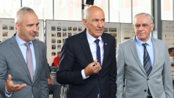 Minister za kmetijstvo Janez Cigler Kralj, predsednik vlade Janez Janša in predsednik uprave Pomurskega sejma Janez Erjavec na sejmu Agra (photo: STA/Vida Toš)