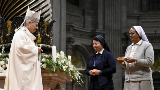 Papež Leon XIV. z redovnicama (photo: Vatican Media)