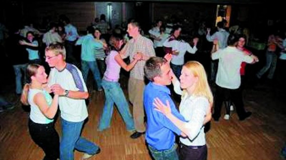 Zapleši z menoj, jutri zvečer v Antonovem Domu na Viču (photo: ARO)