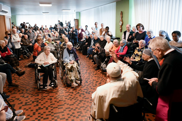 Mediji, zbudite se. Potrebujemo ljudi, ki pomagajo – javni apel Maje Kepec