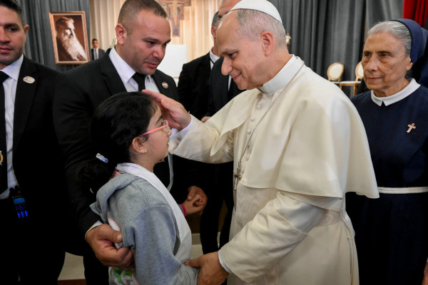 Vidim človeka ali grem mimo njega?