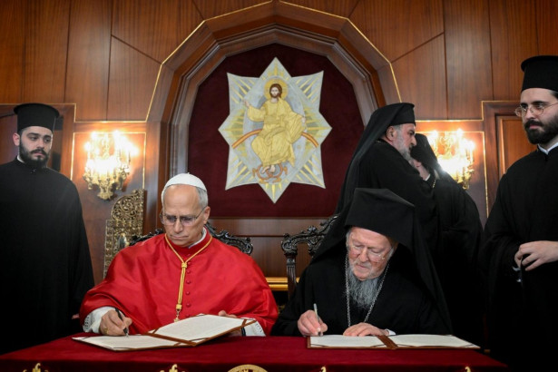 Podpis deklaracije, papež in patriarh (photo: Vatican Media)