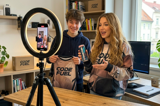 Snemanje posnetka za socialna omrežja (photo: Gemini AI)