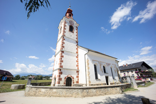 Cerkev sv. Boštjana v Mostah pri Komendi (photo: Katja Kodba/STA)