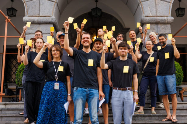 Predstavitev akcije Pokažimo županu rumeni karton (photo: Tine Eržen/STA)