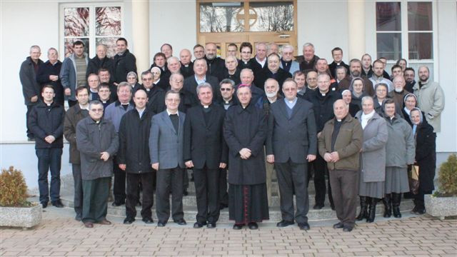 Duhovniki s škofom (foto: Škofija Murska Sobota)