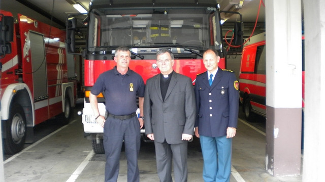 Škof Lipovšek s predstavnikoma PGE Celje (foto: PGE Celje)