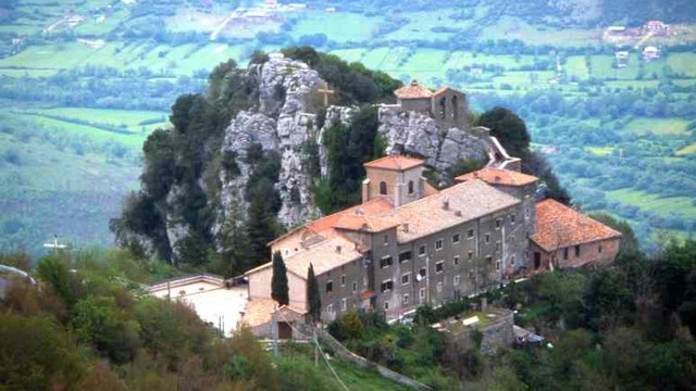 Cerkev Marije, Matere milosti božje v Mentorelli v Italiji (foto: corodiocesidiroma.com)