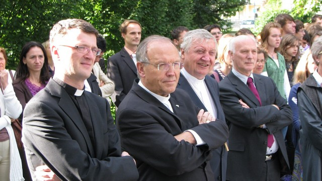 Škofijska klasična gimnazija - 1. šolski dan- nadškofa Stres in Uran med dijaki in profesorji (foto: ARO)
