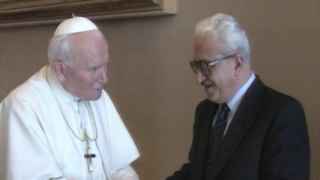 Janez Pavel II. in Tariq Aziz (foto: Romereports.com)
