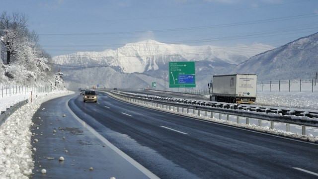 Gorenjska avtocesta, zima, sneg (foto: DARS)