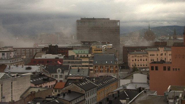 Oslo nekaj trenutkov po bombnem napadu (foto: Wikipedia)