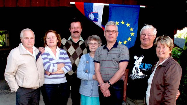 Del rojakov iz Köpinga ob praznovanju 20. obletnice samostojne Slovenije (foto: Zvone Podvinski)
