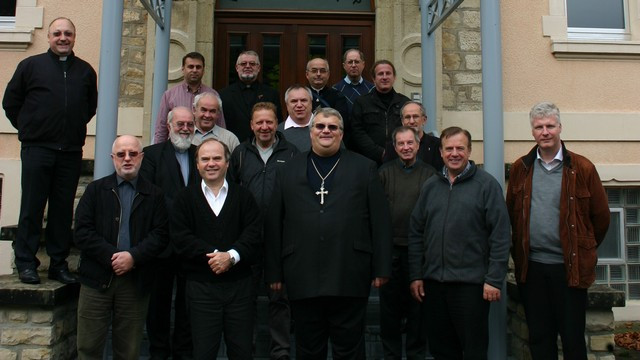 Slovenski izseljenski duhovniki v Evropi s škofom Petrom Štumpfom (foto: Ljubo Bekš)