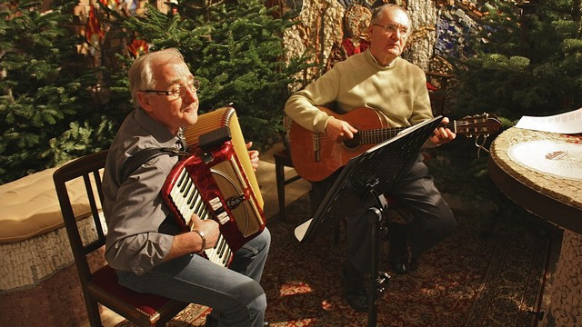 V Freymin-Merlebach so pred božično  mašo pripravili srca ob božičnih melodijah (foto: Jože Kamin)