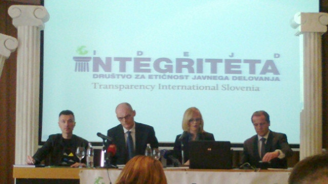 Novinarska konferenca v organizaciji Društva Integriteta - Transparency International Slovenia (foto: ARO)