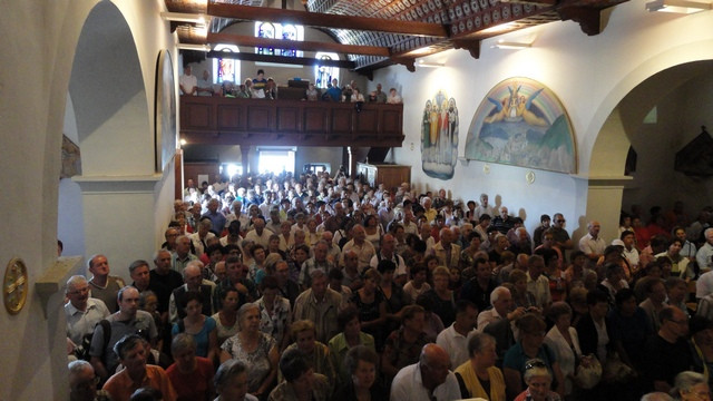 Svete Višarje 2012, cerkev, ljudje (foto: Matjaž Merljak)