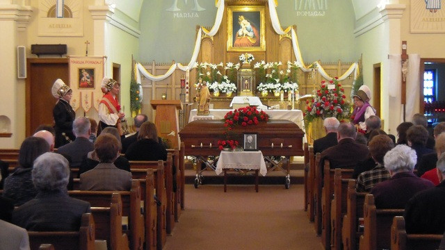 Škof Rožman je ležal v cerkvi (foto: Tone Ovsenik)