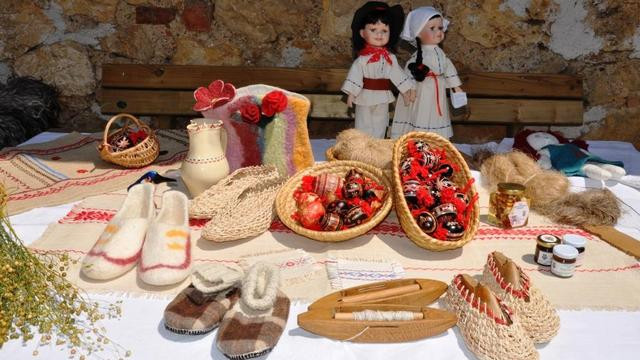 Izdelki domačih mojstrov Bele krajine Izdelki domačih mojstrov Bele krajine (foto: KP Kolpa)