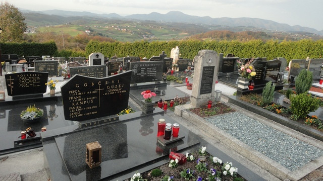 Pokopalisce pri Sv. Emi (foto: Matjaž Merljak)