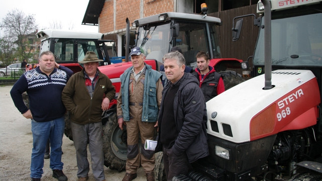 Kmetje in Traktorji (foto: Franc Fortuna)