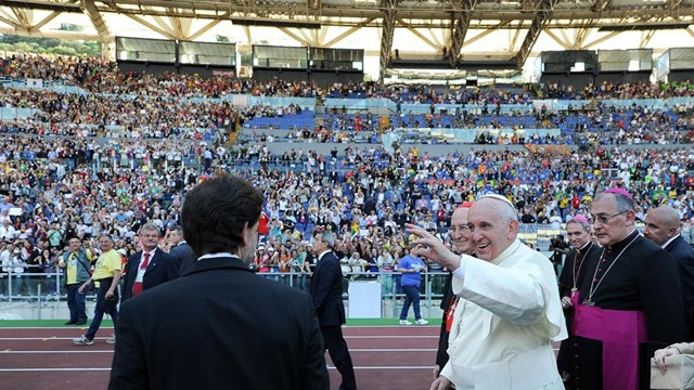 Papež na olimpijskem stadionu (foto: Radio Vatikan)