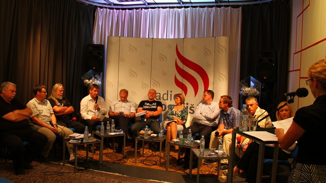 V studiu Radia Ognjišče smo soočili 11 kandidatov za poslance (foto: Tadej Sadar)