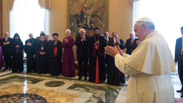 Papež s škofi iz različnih cerkva (foto: Radio Vatikan)