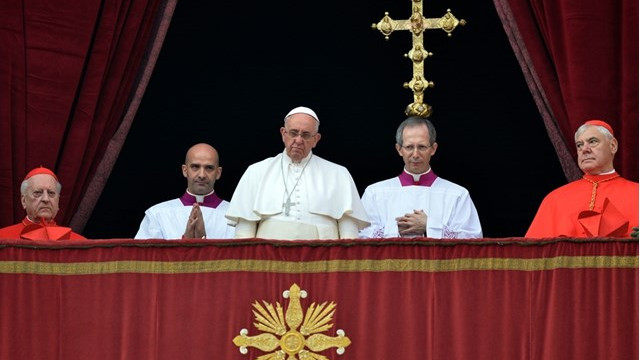 Papež pri poslanici mestu in svetu (foto: AFP)