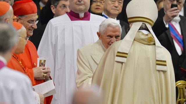 Papež Benedikt XVI. na konzistoriju (foto: Radio Vatikan)