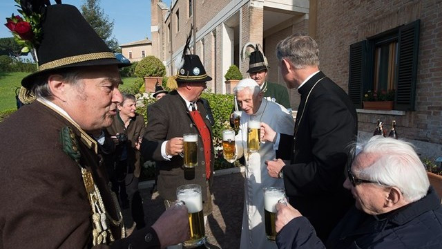 Benedikt XVI., ko je praznoval 88 let (foto: Radio Vatikan)