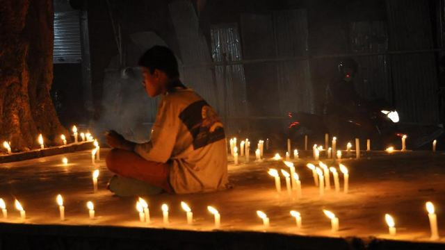 Žalujoči v Nepalu Žalujoči v Nepalu (foto: Matjaž Berlot)