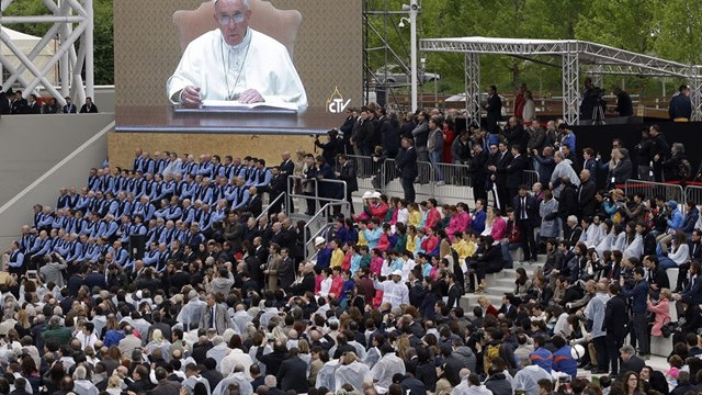 Papež je nagovoril udeležence odprtja razstave Expo. (foto: AP)
