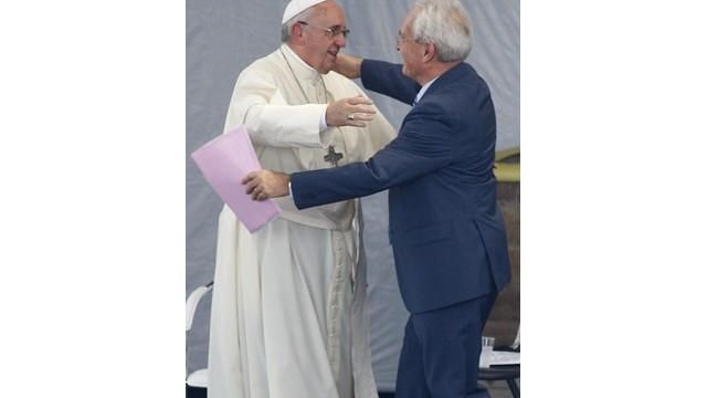 Papež Frančišek in binkoštno pastor Giovanni Traettino (foto: Radio Vatikan)