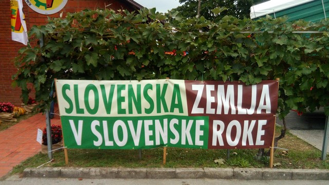 Slovenska zemlja v slovenske roke! (foto: ARO)