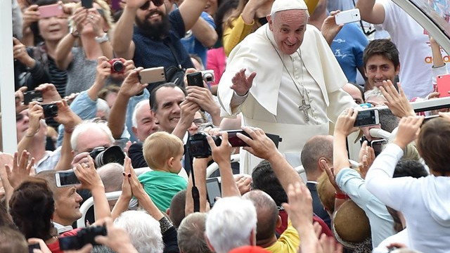 Papež med avdienco (foto: Radio Vatikan)