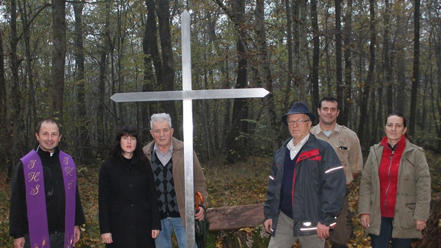 Blagoslov križa v Krakovskem gozdu (foto: Matjaž Prevejšek)