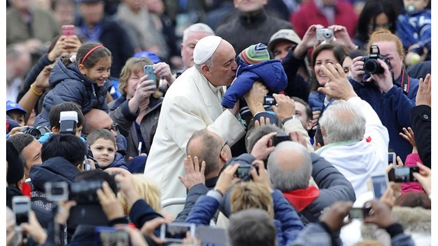 Papež med avdienco (foto: Radio Vatikan)