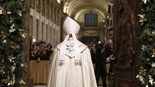 Papež odprl sveta vrata v baziliki Marije Snežne (foto: Radio Vatikan)