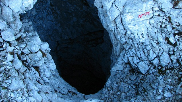 Brezna na pod Kaninom in Rombonom (foto: Gorazd Gorišek)