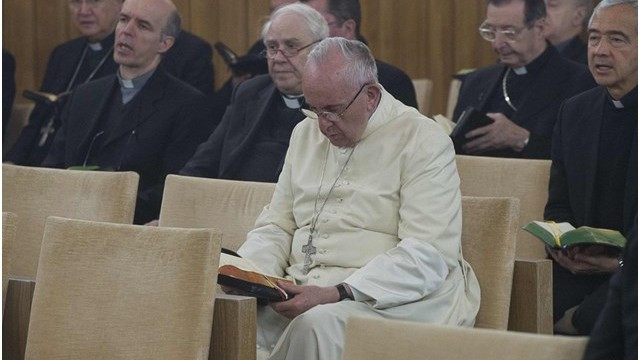 Papež Frančišek na duhovnih vajah (foto: Radio Vatikan)